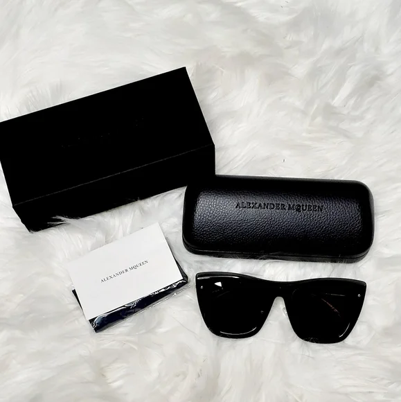 Alexander McQueen Unisex Sunglasses NWT Alexander McQueen AM0450S 001 Sunglasses - US main image 3